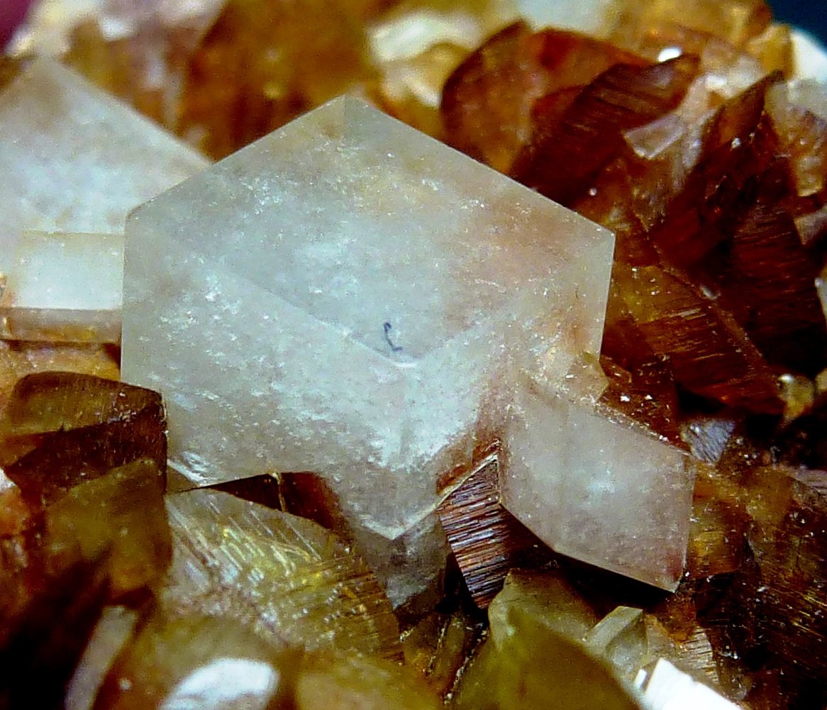 Dolomita, Siderita
Encuadre 1,5 x 1,5 cm.
(Autor: javier ruiz martin)