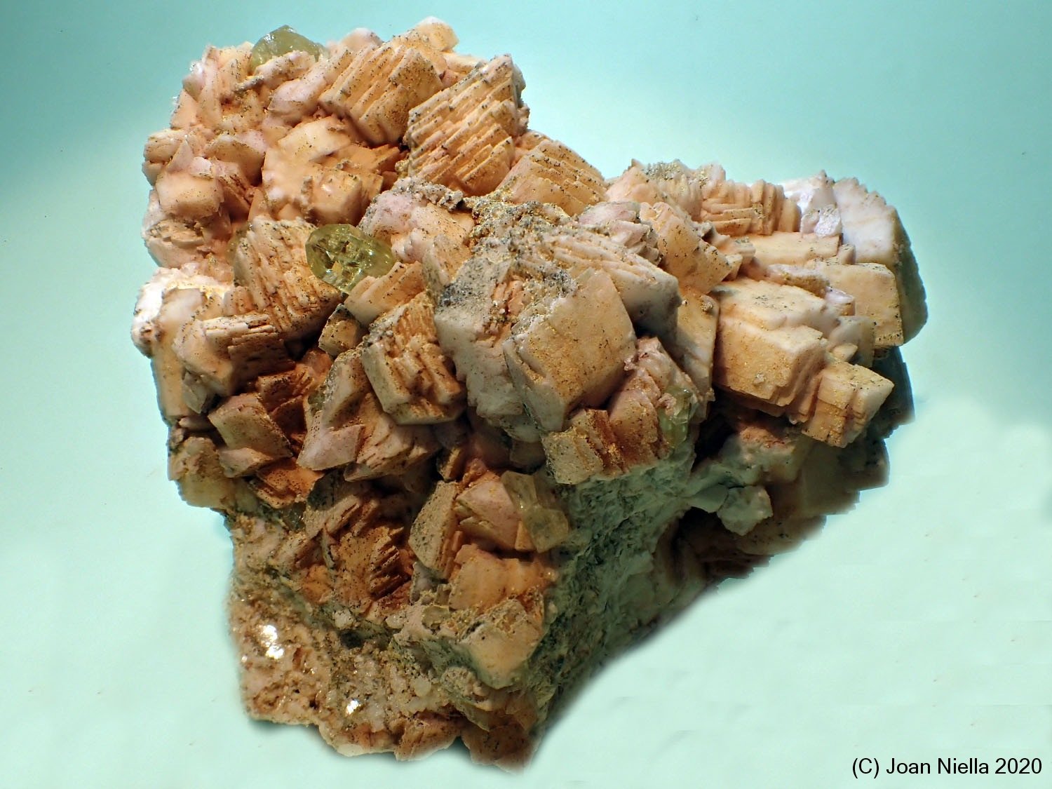 Fluorapatito con Feldespato
9 x 8 cm
(Autor: Joan Niella)