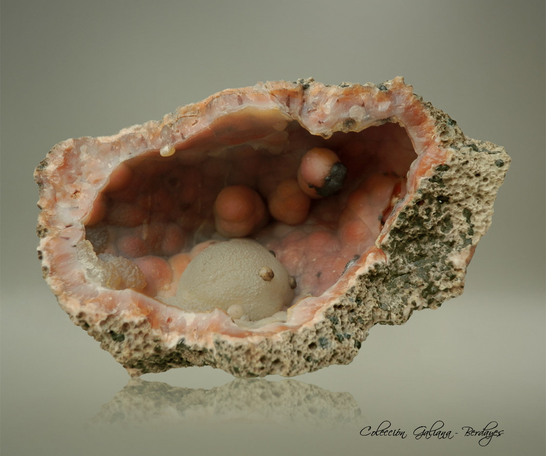 Cuarzo (variedad calcedonia)
93 x 54 x 49 mm.
(Autor: Rafael Galiana)