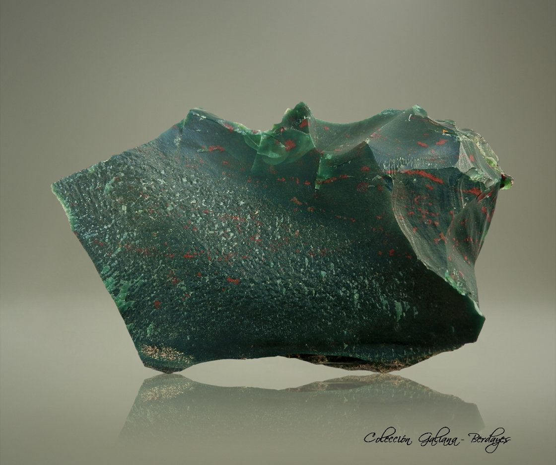 Cuarzo (variedad calcedonia "heliotropo")
94 x 68 x 49 mm.
(Autor: Rafael Galiana)