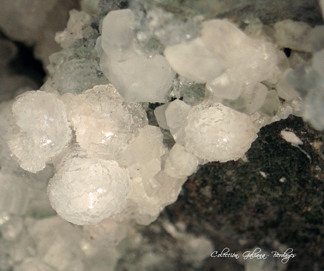 Stilbita-Ca (variedad puflerita)
Encuadre de la fotografía 12 mm.
(Autor: Rafael Galiana)