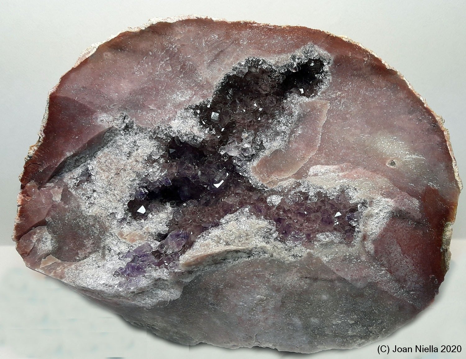 Cuarzo (variedad amatista)
9 x 7 cm
(Autor: Joan Niella)