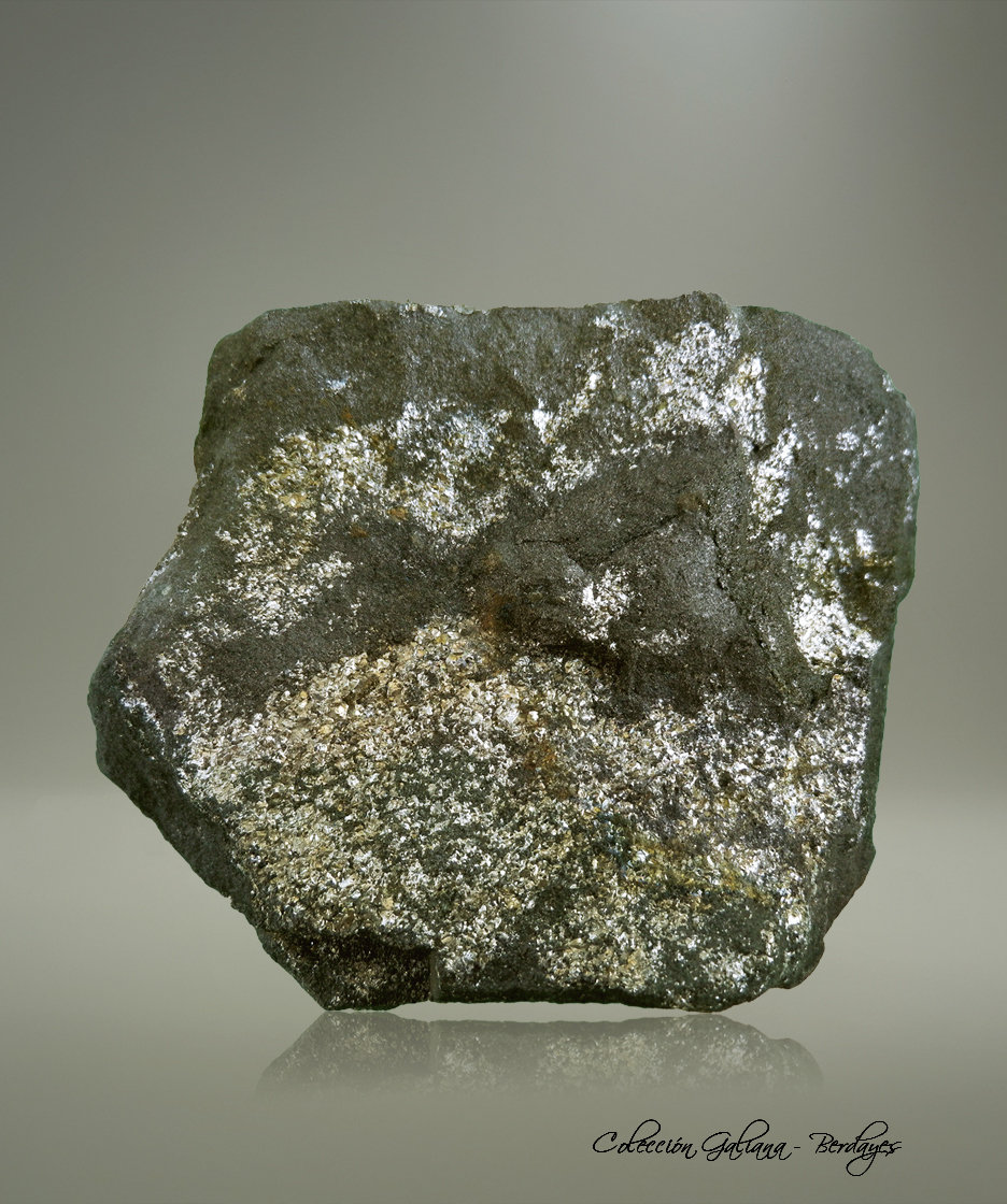 Löllingita
99 x 76 x 40 mm
(Autor: Rafael Galiana)