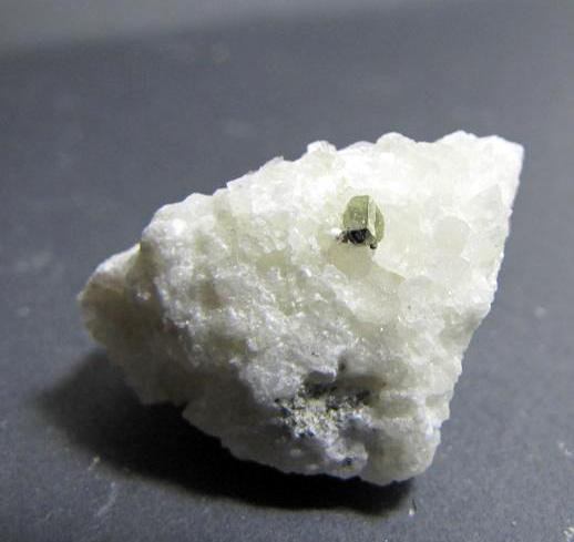 Calcopirita
Tamaño cristal 0.3 cm
(Autor: Rodrigo Fresco)