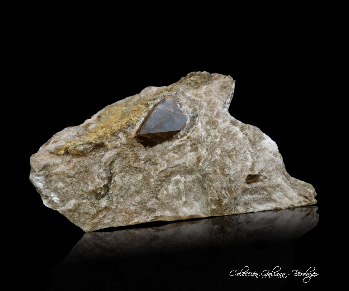 Dolomita (variedad teruelita)
107 x 63 x 53 mm.
(Autor: Rafael Galiana)