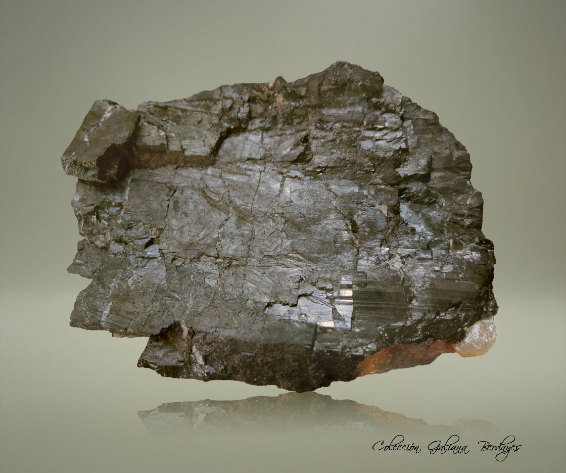 Columbita-(Fe)
85 x 62 x 36 mm.
(Autor: Rafael Galiana)