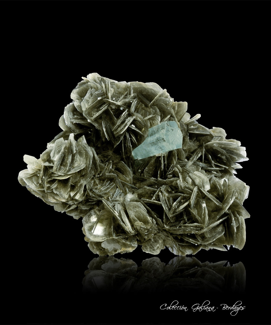 Berilo (variedad aguamarina)
110 x 82 x 63 mm.
(Autor: Rafael Galiana)
