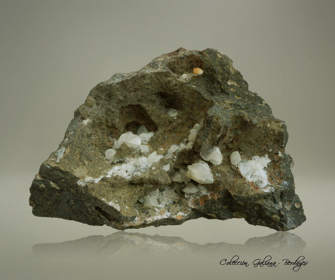 Chabazita-Ca (variedad facolita)
112 x 85 x 60 mm.
(Autor: Rafael Galiana)