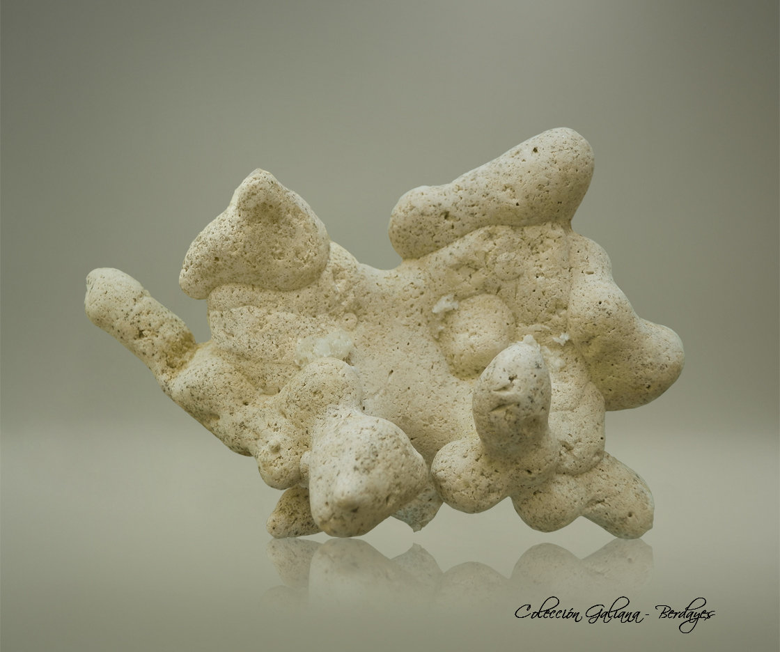 Ópalo (variedad menilito)
78 x 56 x 33 mm
(Autor: Rafael Galiana)