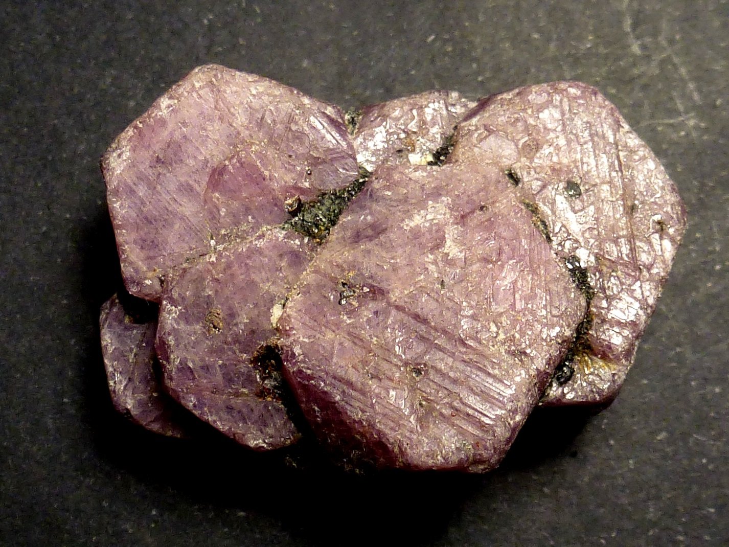 Corindón (variedad rubí), Biotita
6 x 4 cm.
(Autor: javier ruiz martin)