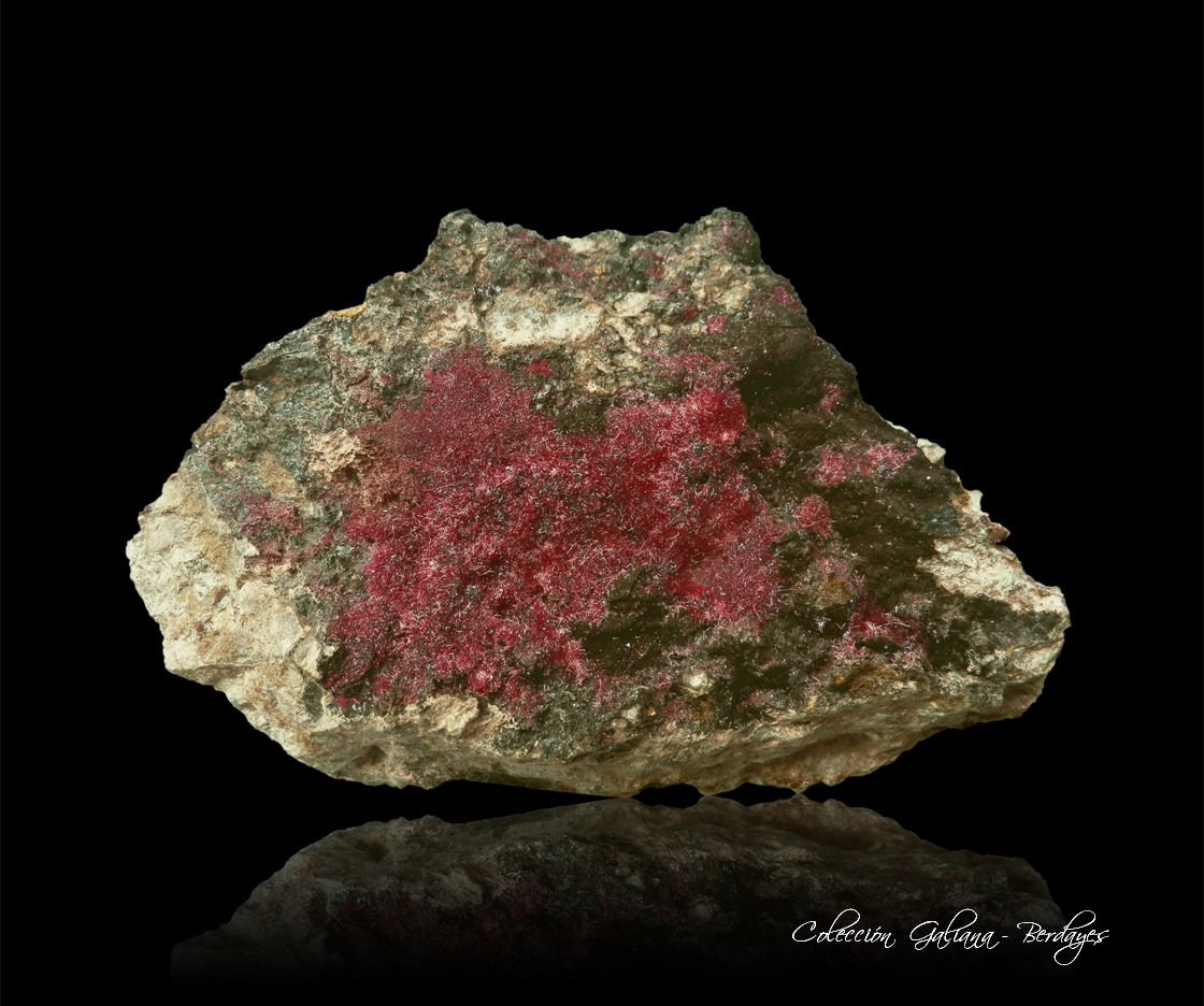 Cuprita (variedad calcotriquita)
113 x 73 x 60 mm.
(Autor: Rafael Galiana)