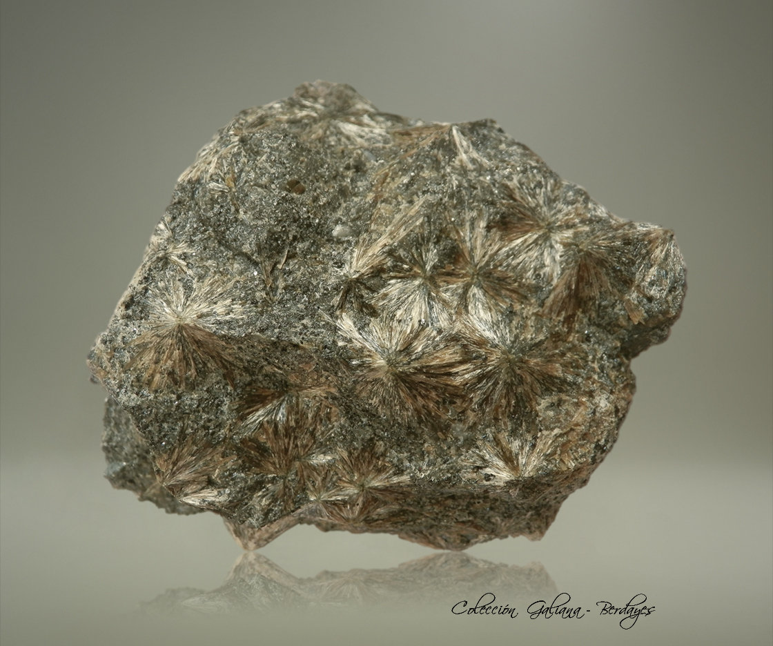 Grunerita
67 x 54 x 40 mm.
(Autor: Rafael Galiana)