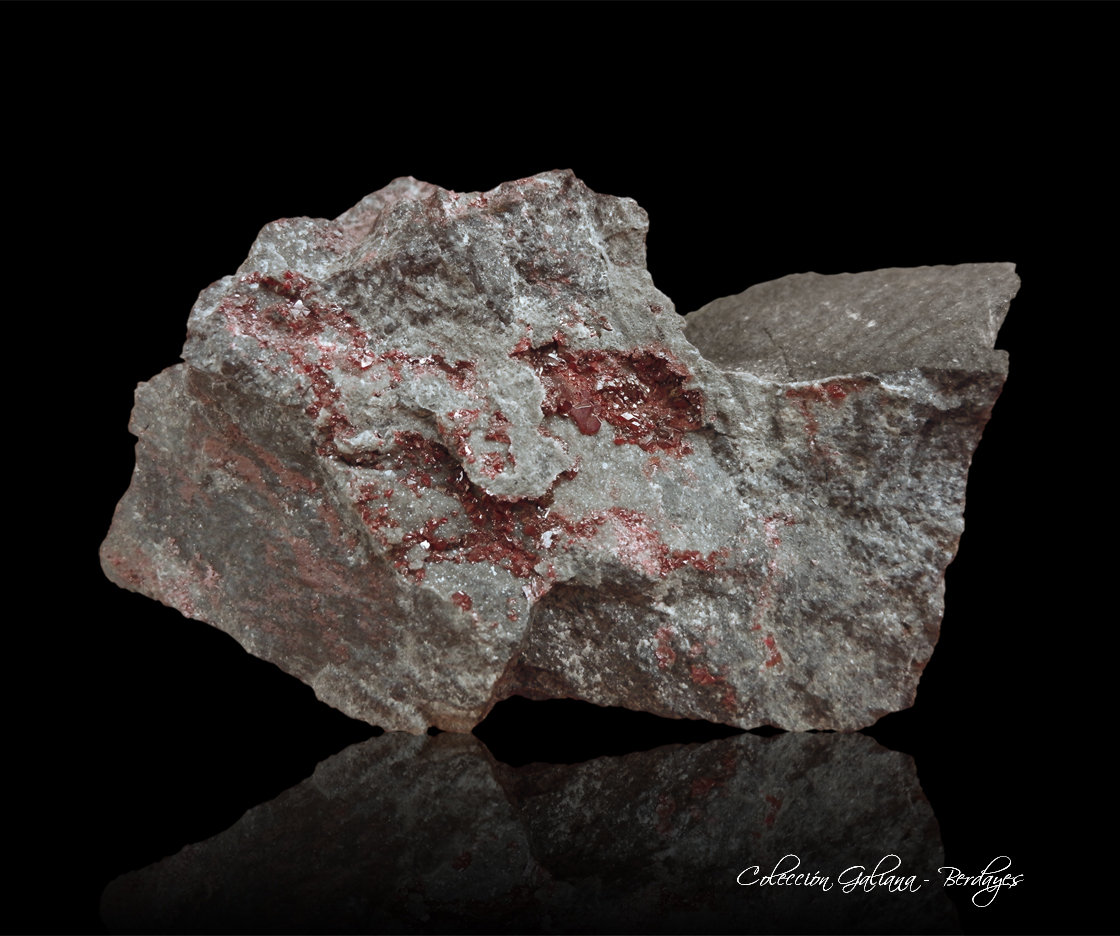 Cinabrio y Cuarzo
110 x 56 x 36 mm.
(Autor: Rafael Galiana)
