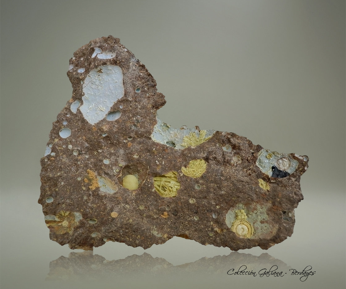 Nontronita (variedad nontronita cálcica)
110 84 x 50 mm.
(Autor: Rafael Galiana)