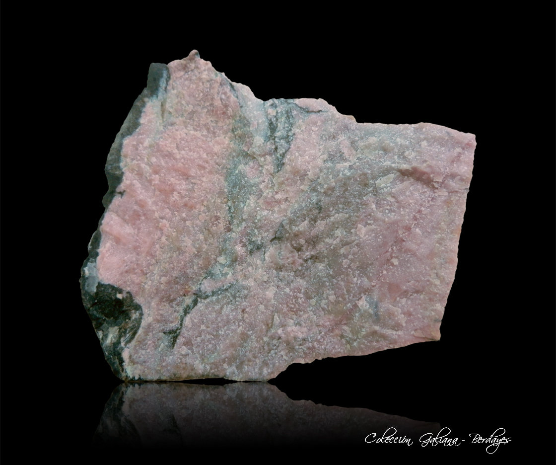 Piroxmangita
82 x 75 x 47 mm.
(Autor: Rafael Galiana)