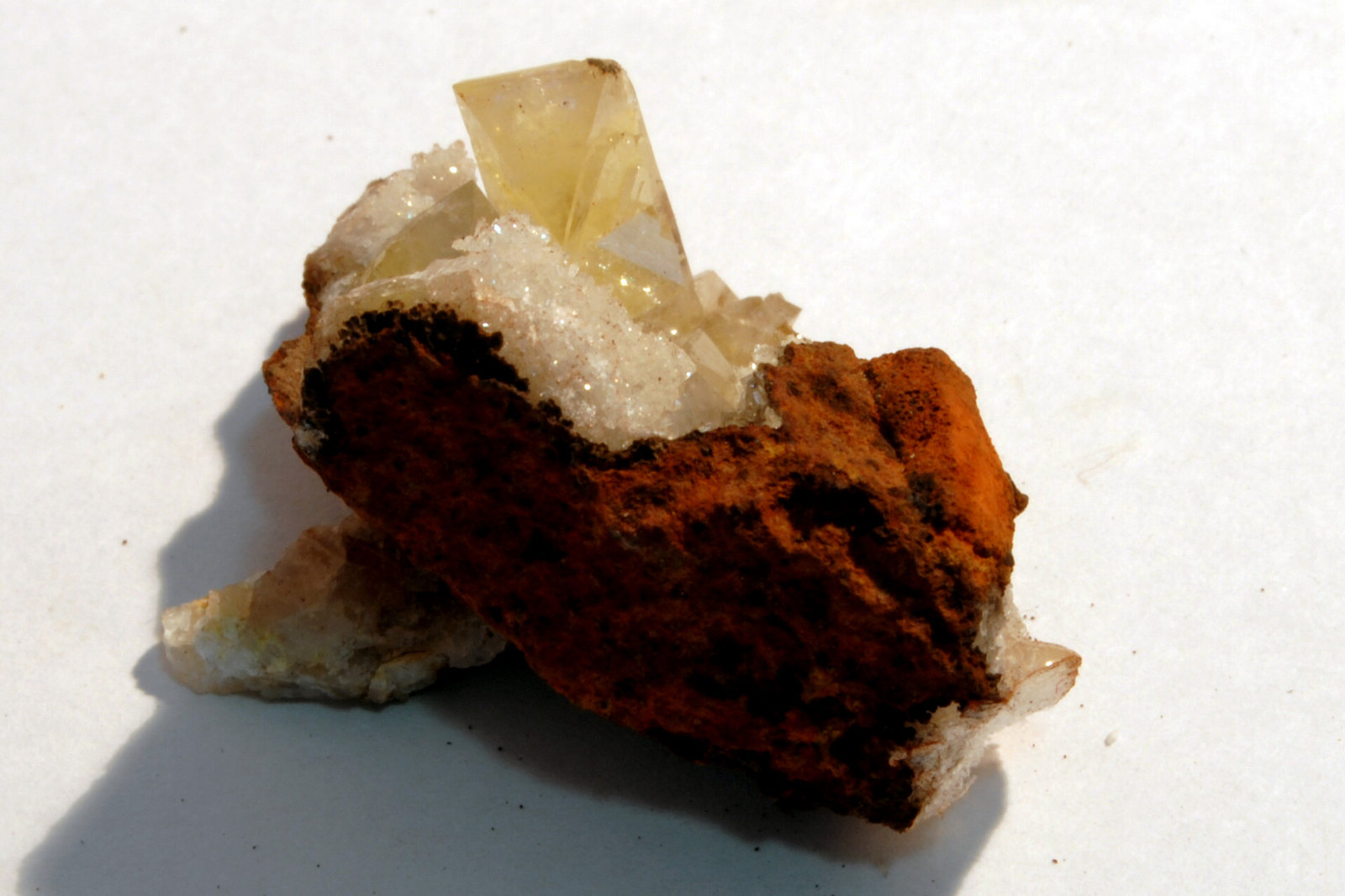 Adamita
Medidas pieza: 3,5x2,5x1,5 cm
(Autor: Sergio Pequeño)