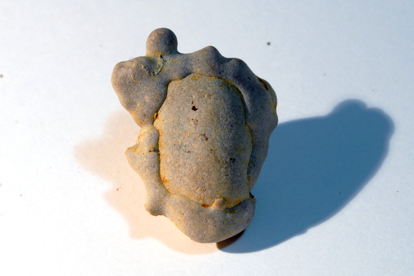 Ópalo (variedad menilita)
Medidas pieza: 2,8x2,2x1,5 cm
(Autor: Sergio Pequeño)