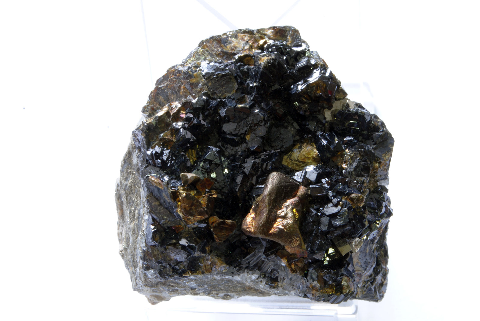 Calcopirita y Esfalerita
Medidas pieza: 5,7x5x4,3 cm
(Autor: Sergio Pequeño)