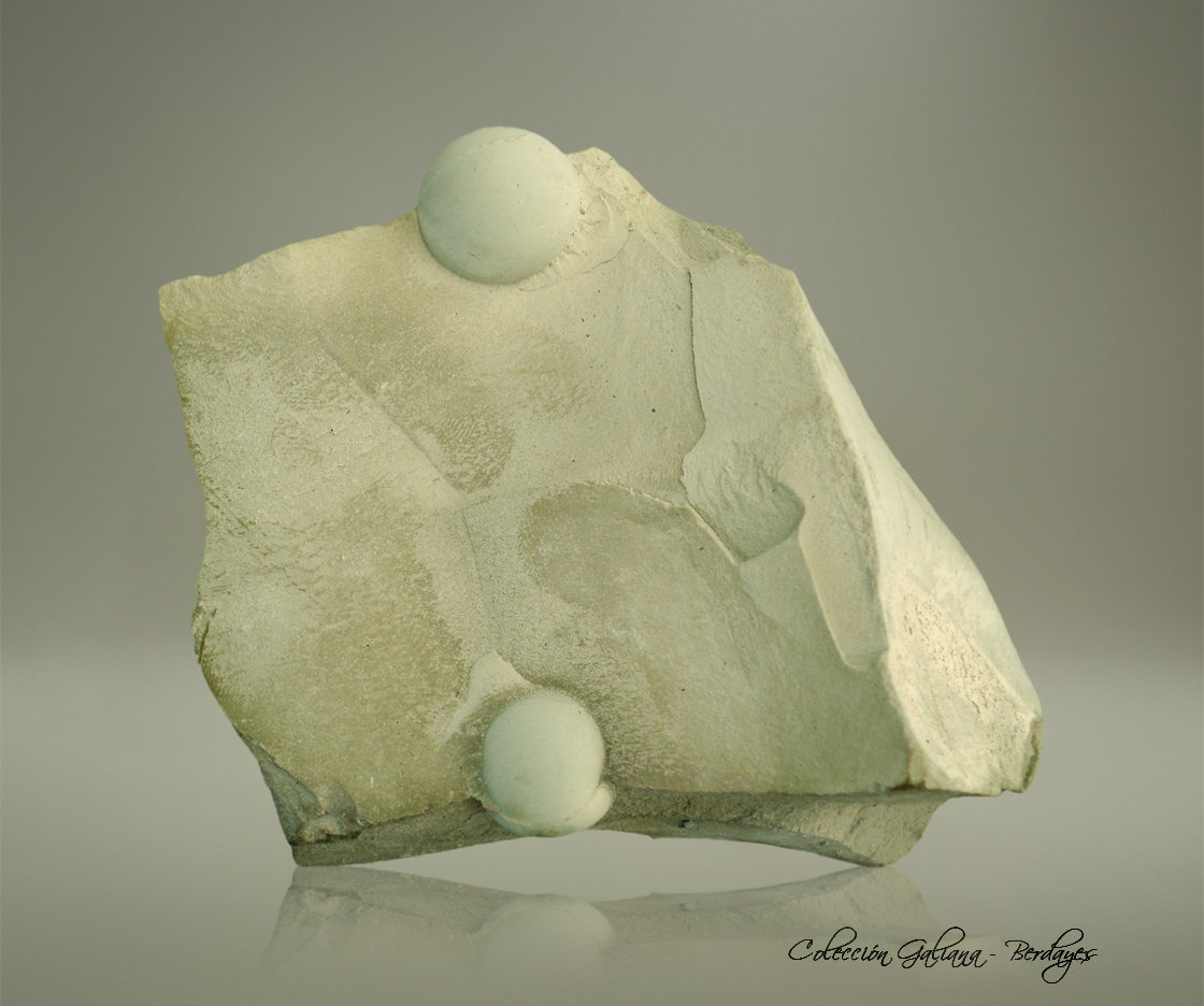 Ópalo (variedad menilito)
106 x 104 x 50 mm.
(Autor: Rafael Galiana)