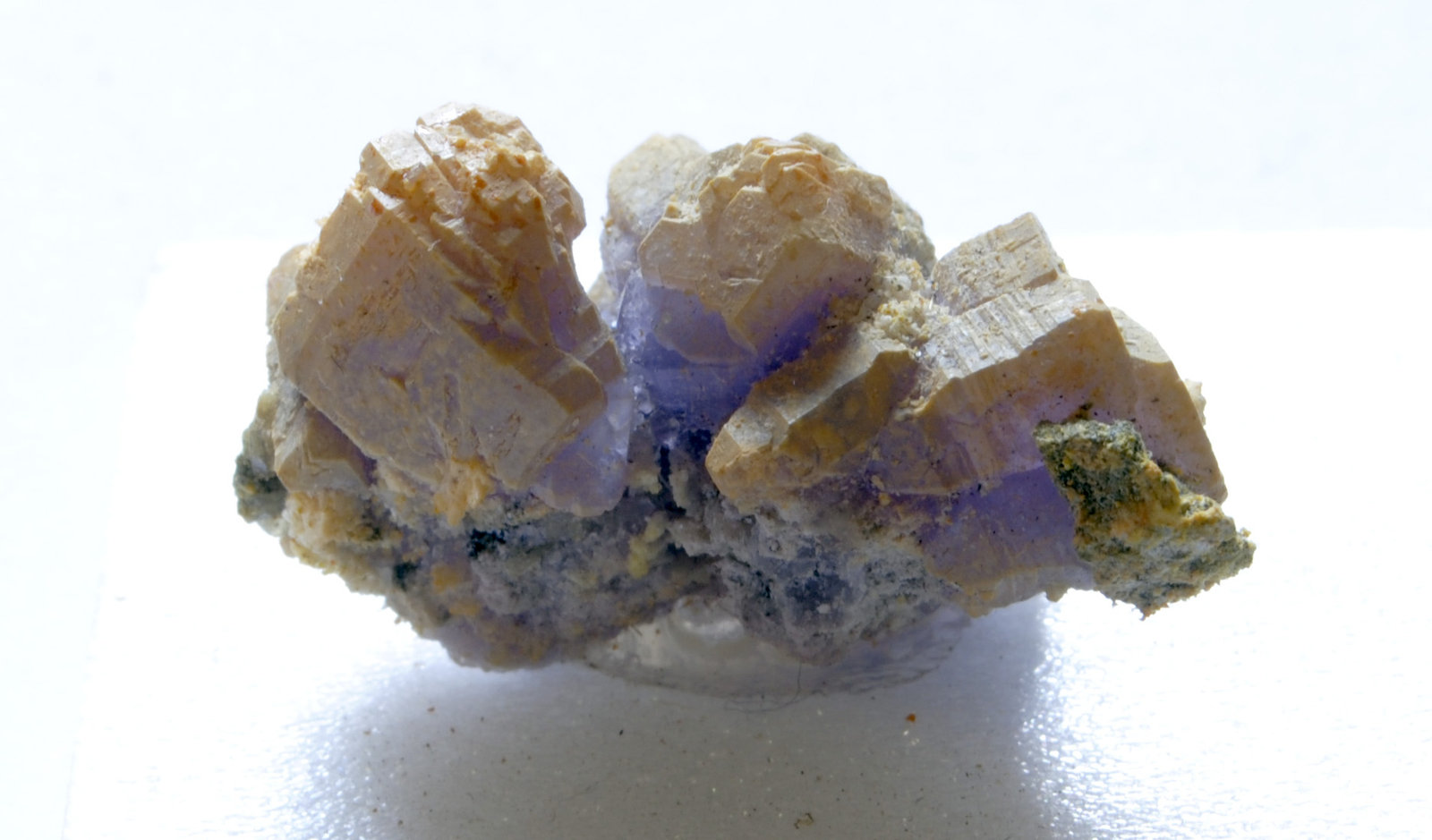 Coquimbita
Medidas pieza: 3x1,7x1,7 cm
(Autor: Sergio Pequeño)