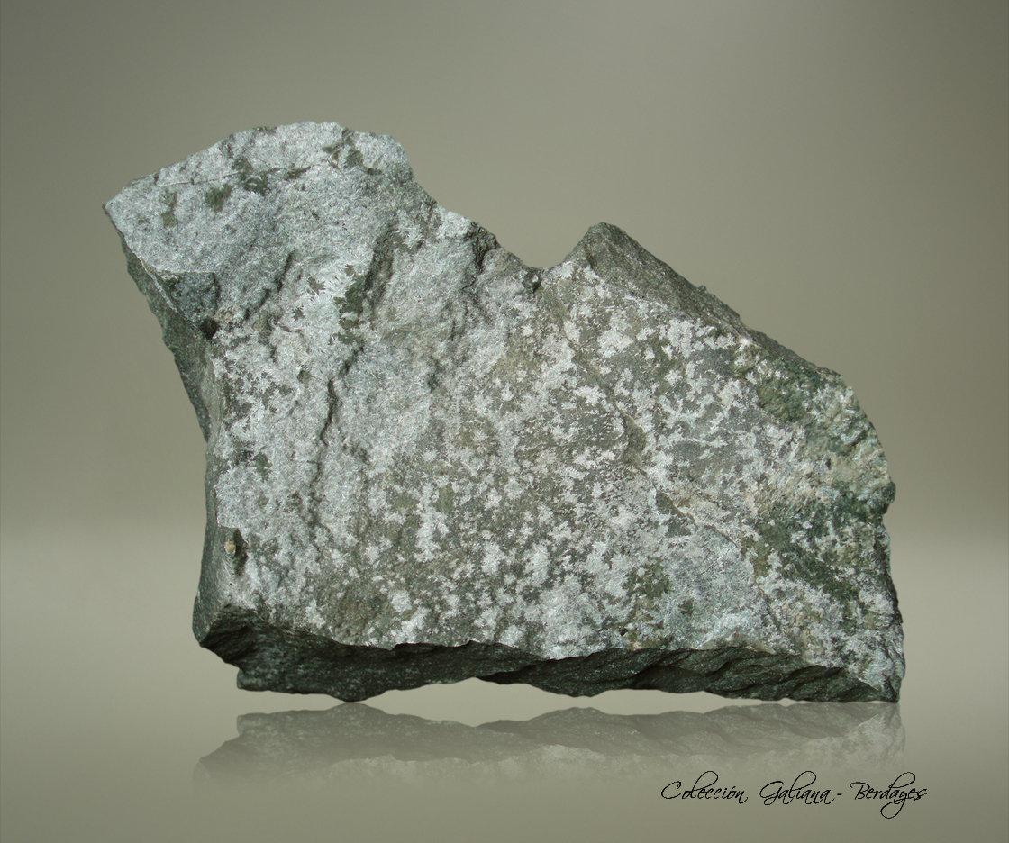 Pumpellyita-(Al)
85 x 76 x 27 mm.
(Autor: Rafael Galiana)