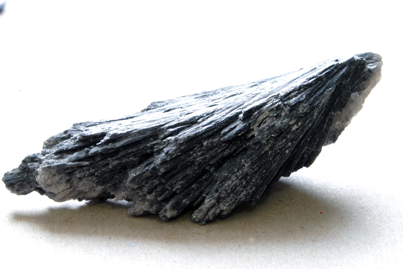 Cianita
Medidas pieza: 10,5x4,5x2,7 cm
(Autor: Sergio Pequeño)