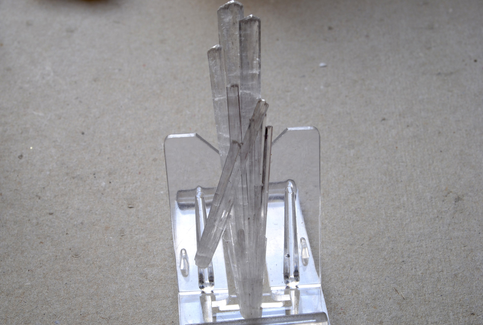 Escolecita
Medidas pieza: 8,6x2x0,7 cm
(Autor: Sergio Pequeño)