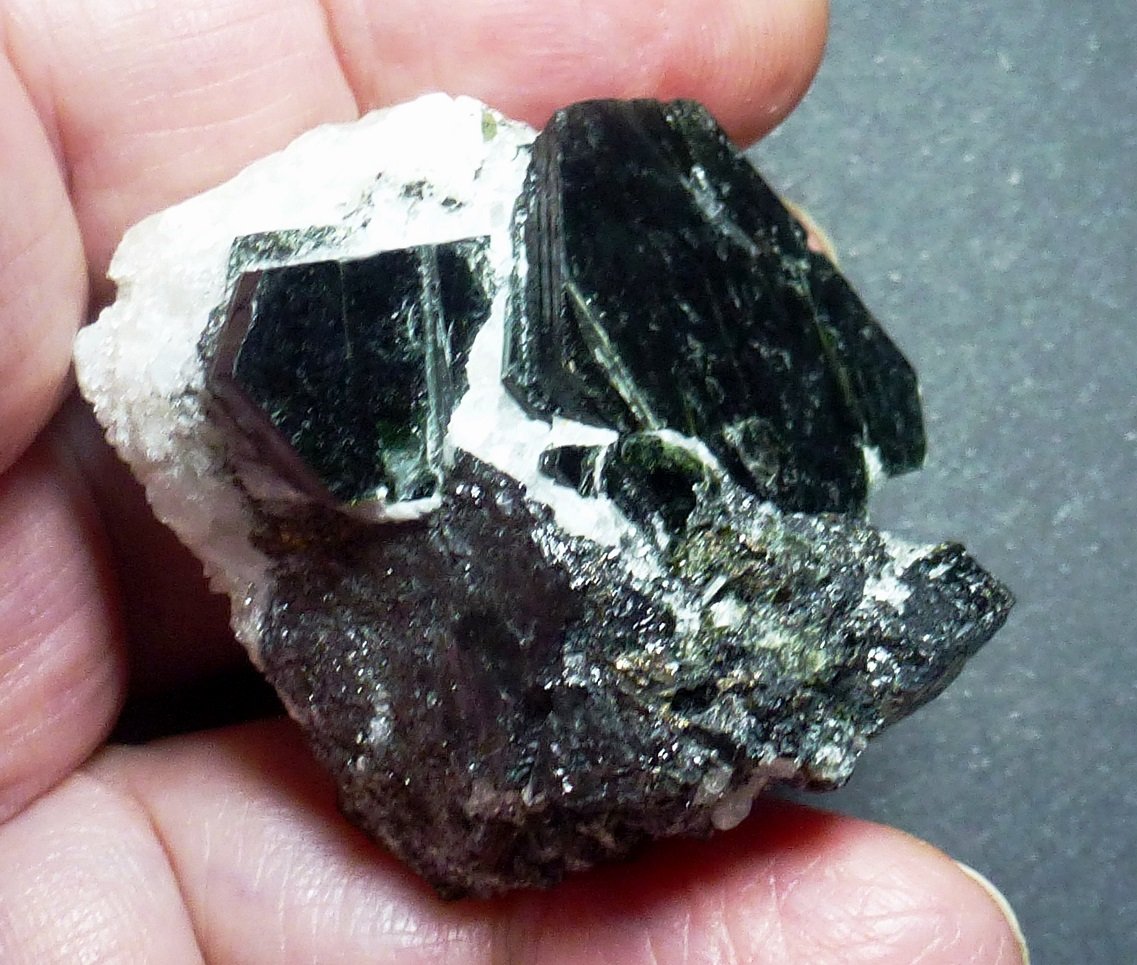 Flogopita, Magnetita, Cuarzo
6 x 4 cm.
(Autor: javier ruiz martin)