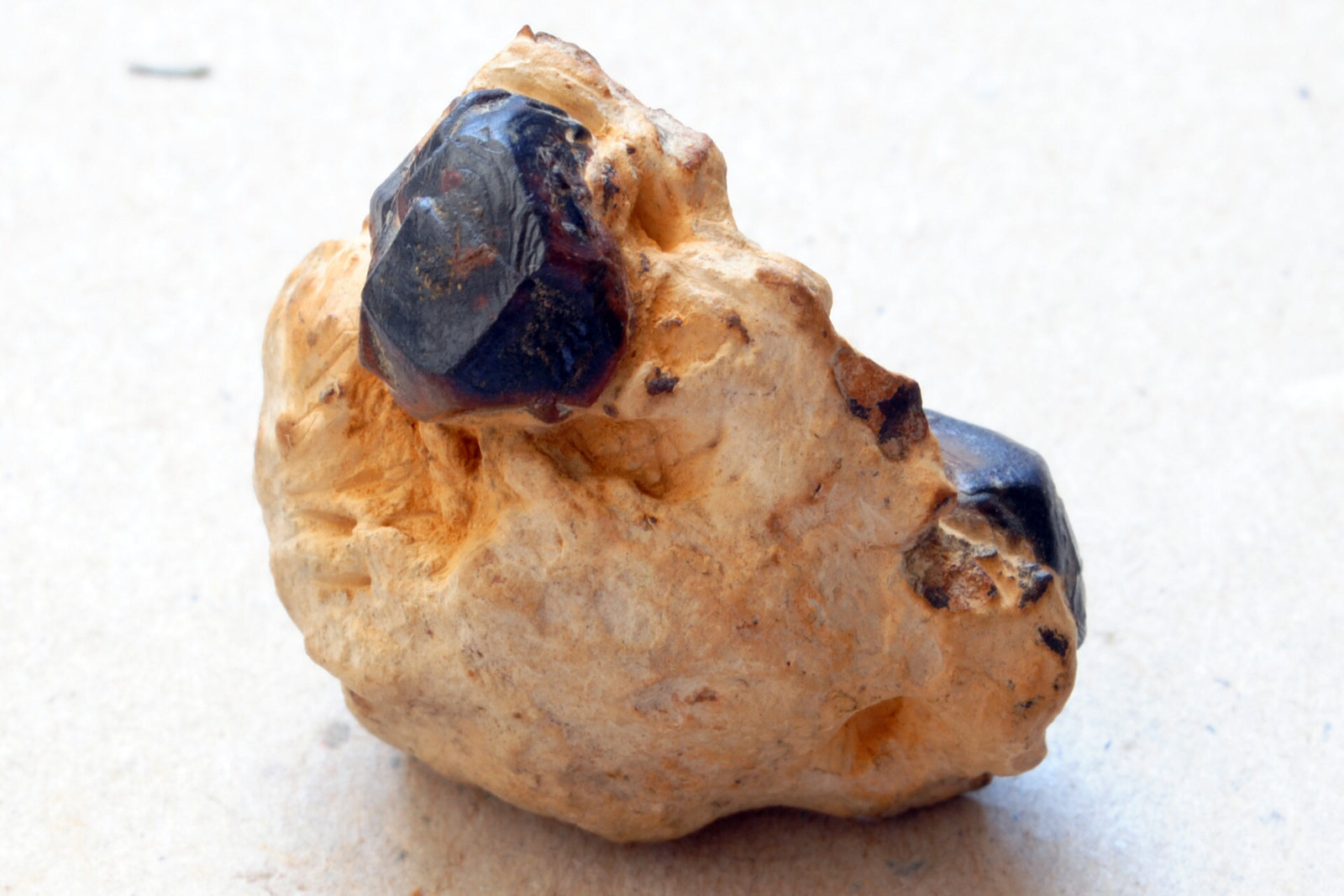 Goethita pseudomórfica de Pirita
Medidas pieza: 3x2,5x2 cm
(Autor: Sergio Pequeño)