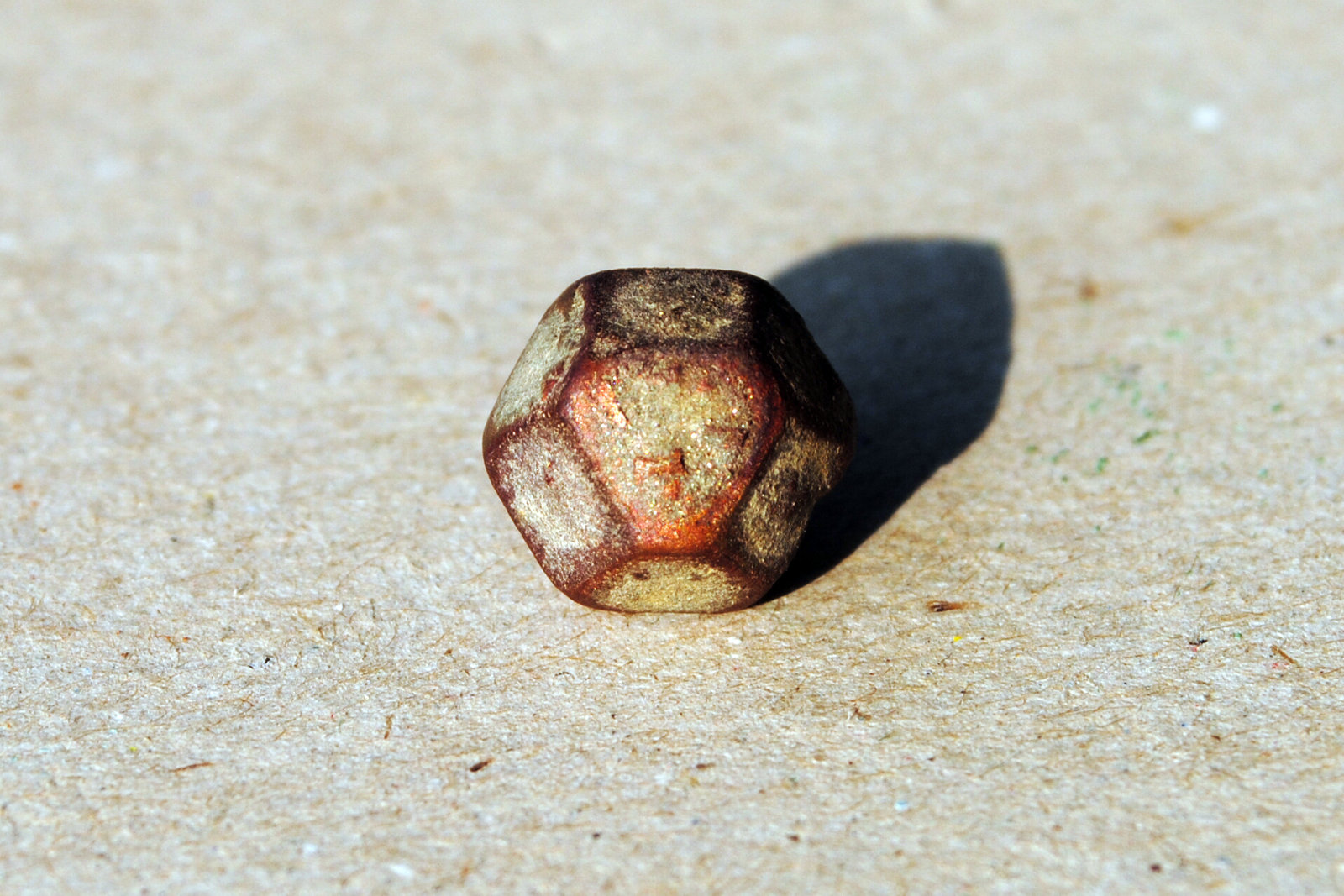 Pirita
Medidas pieza: 1x0,9x0,9 cm
(Autor: Sergio Pequeño)