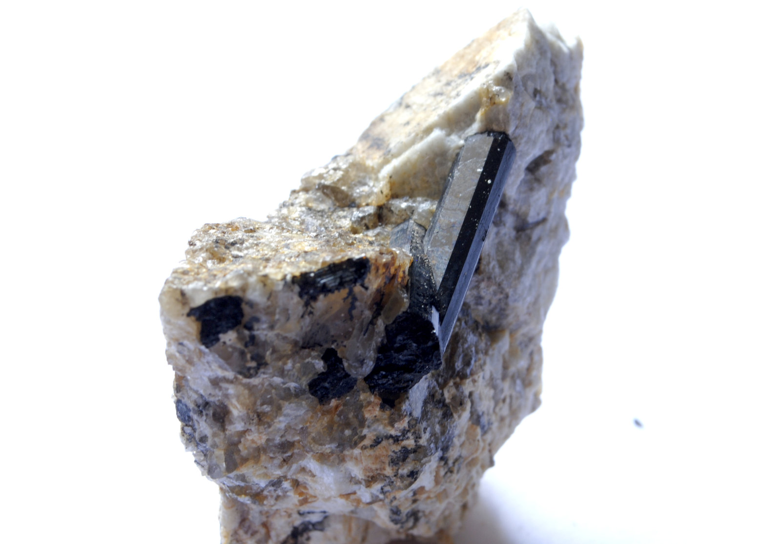 Chorlo
Medidas pieza: 6,3x6x2,7 cm, Medidas cristal: 2,5x0,5x0,3 cm
(Autor: Sergio Pequeño)