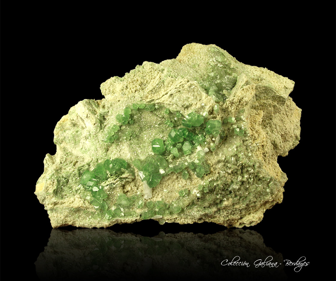Andradita (variedad demantoide)
98 x 54 x 50 mm.
(Autor: Rafael Galiana)