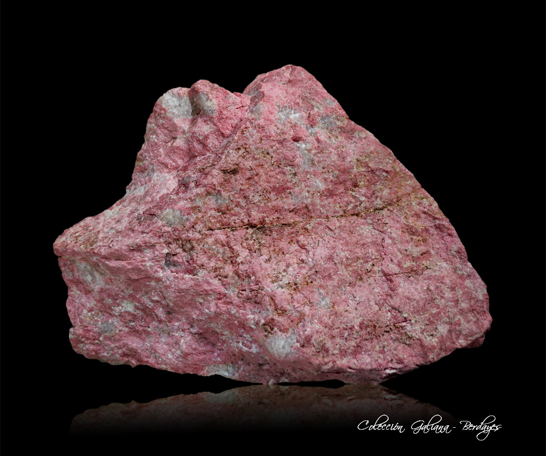 Zoisita (variedad thulita)
107 x 72 x 45 mm.
(Autor: Rafael Galiana)