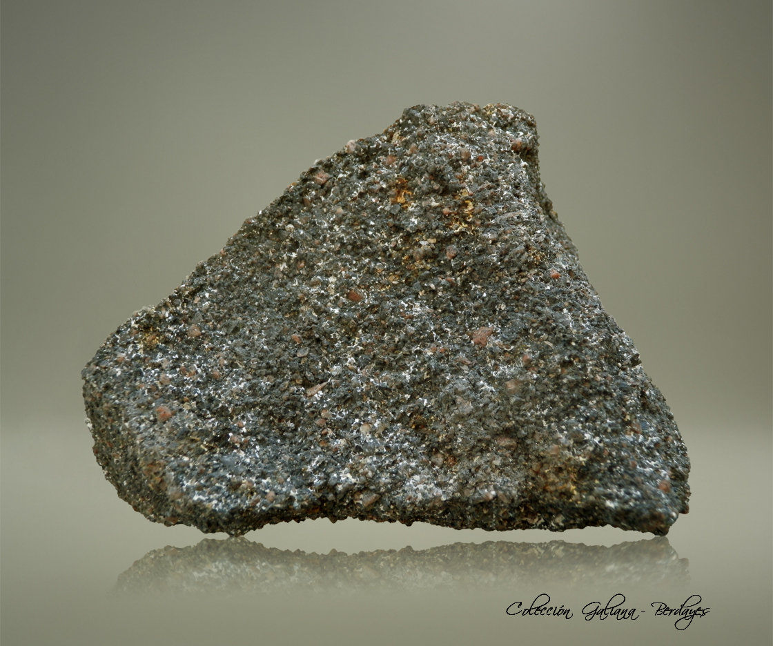 Coffinita
101 x 67 x 39 mm.
(Autor: Rafael Galiana)
