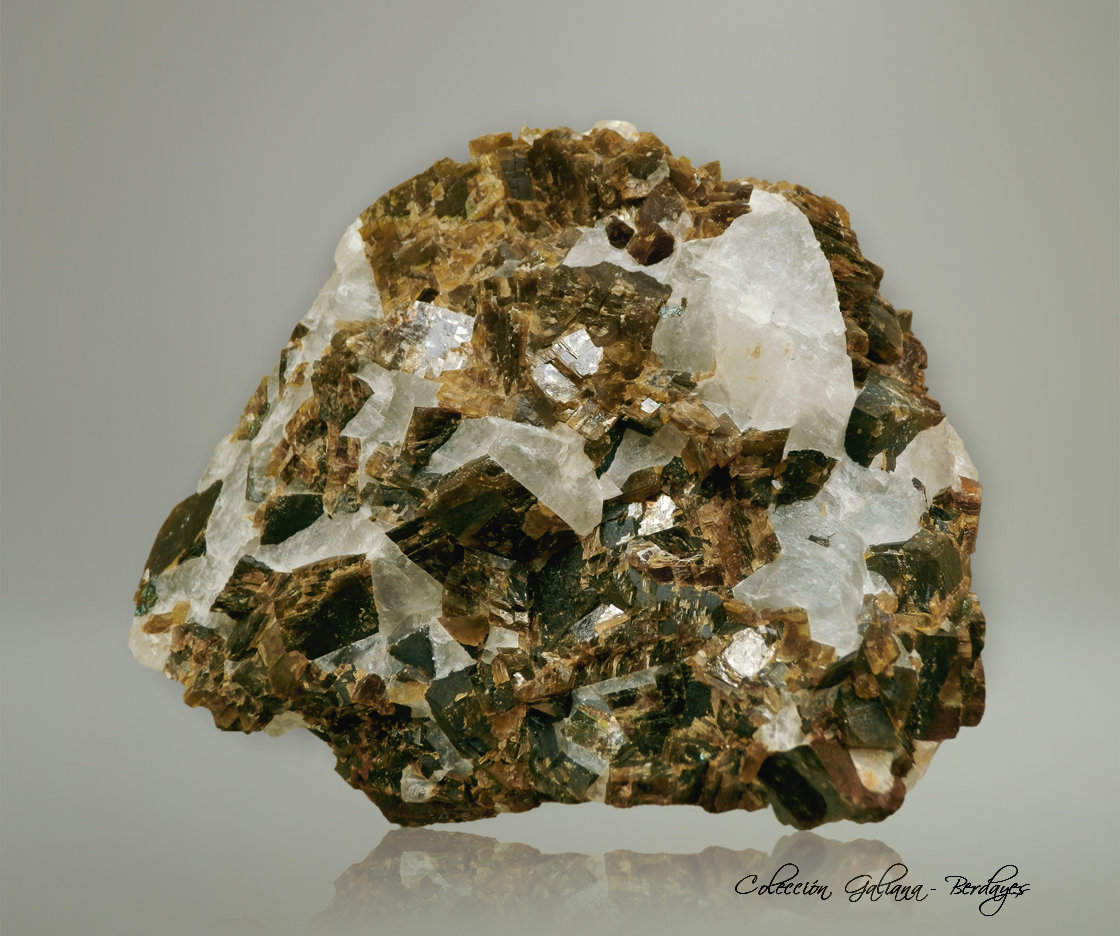 Criolita
93 x 71 x 42 mm.
(Autor: Rafael Galiana)