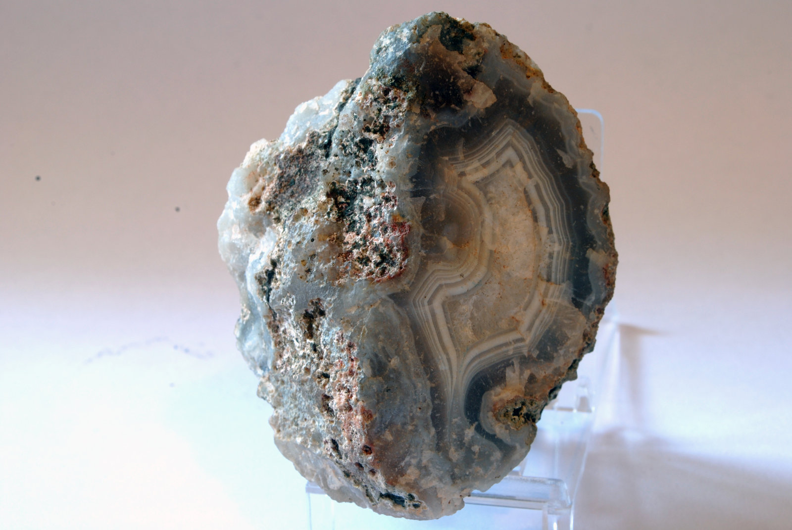 Cuarzo (variedad calcedonia)
Medidas pieza: 7,2x6x4 cm
(Autor: Sergio Pequeño)