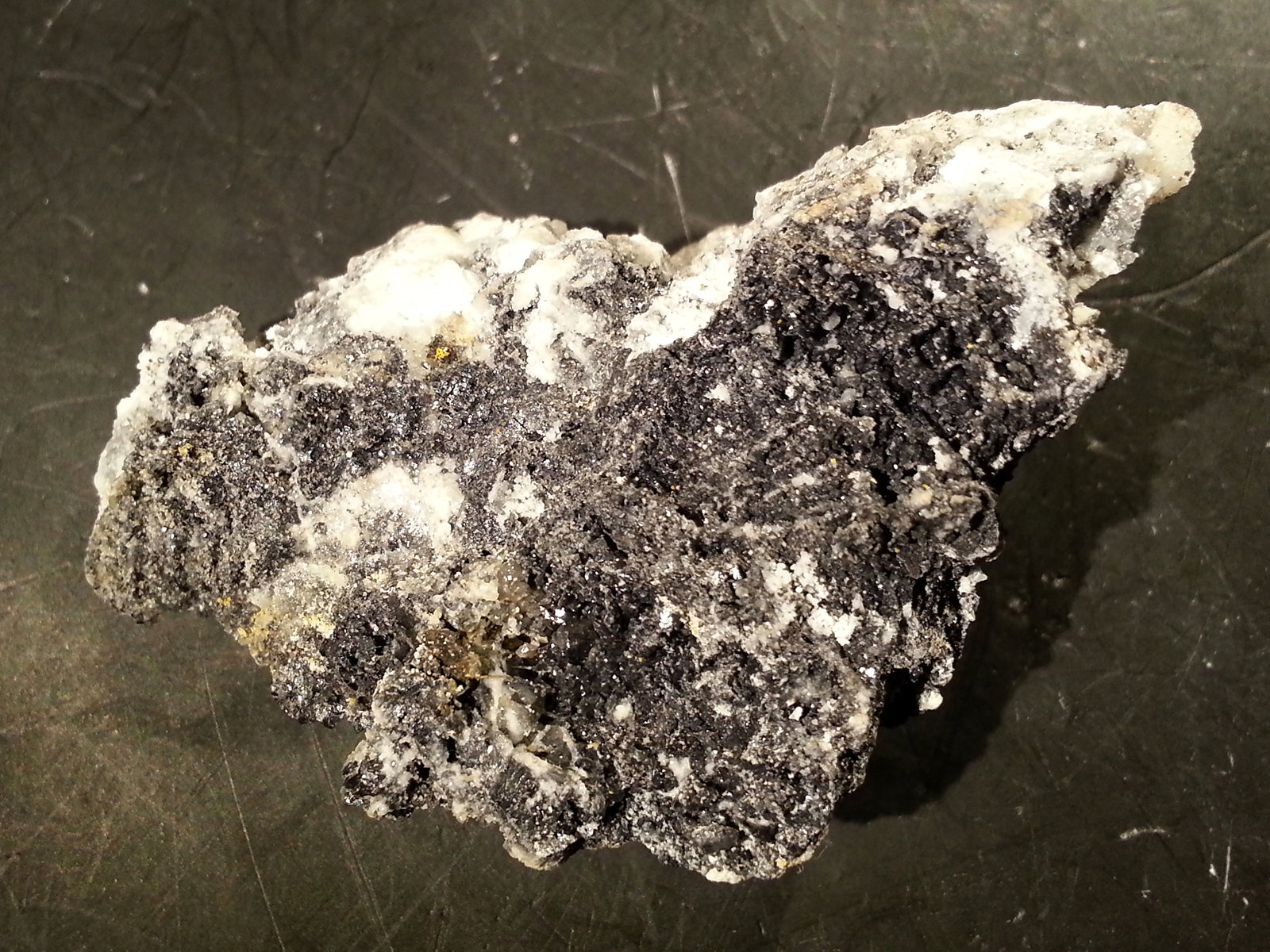 Cerusita, galena
4 x 2 x 1 cm
(Autor: Javier Rodriguez)