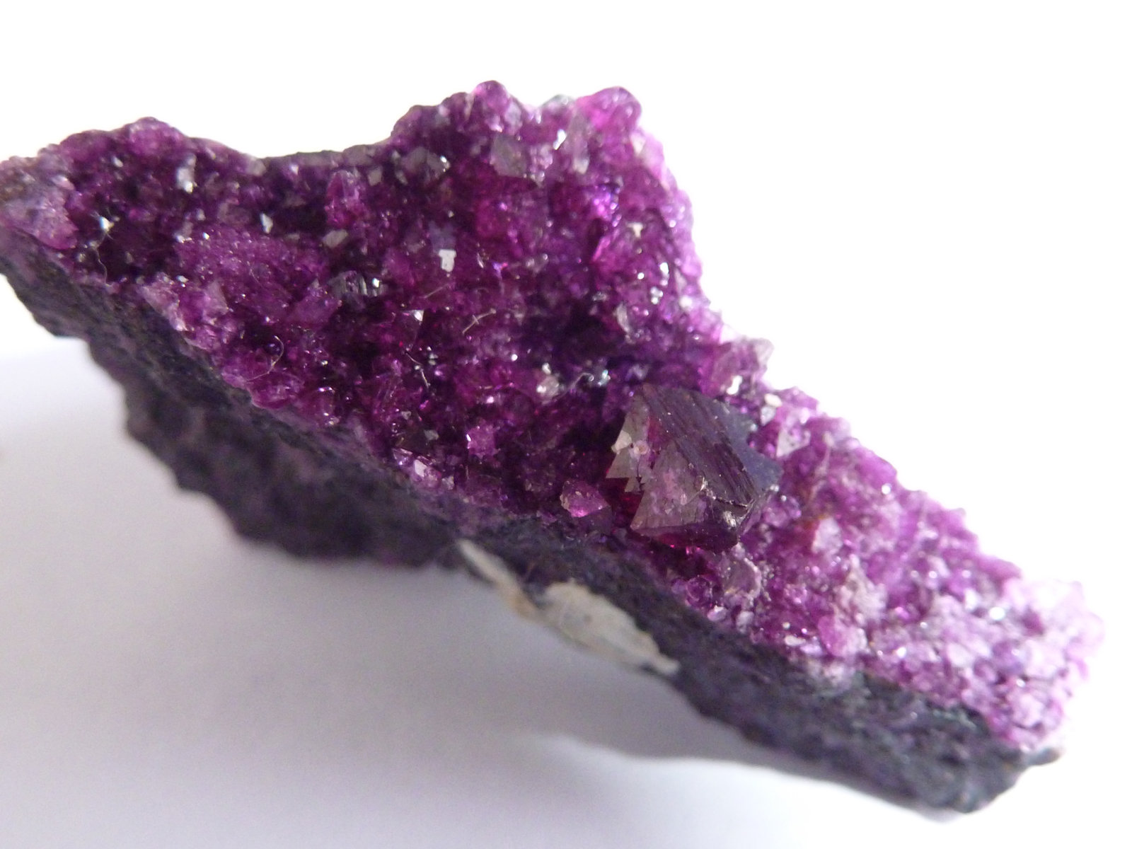 Clinocloro (variedad kämmererita)
Medidas pieza: 3,3x1,8x1,5 cm
(Autor: Sergio Pequeño)
