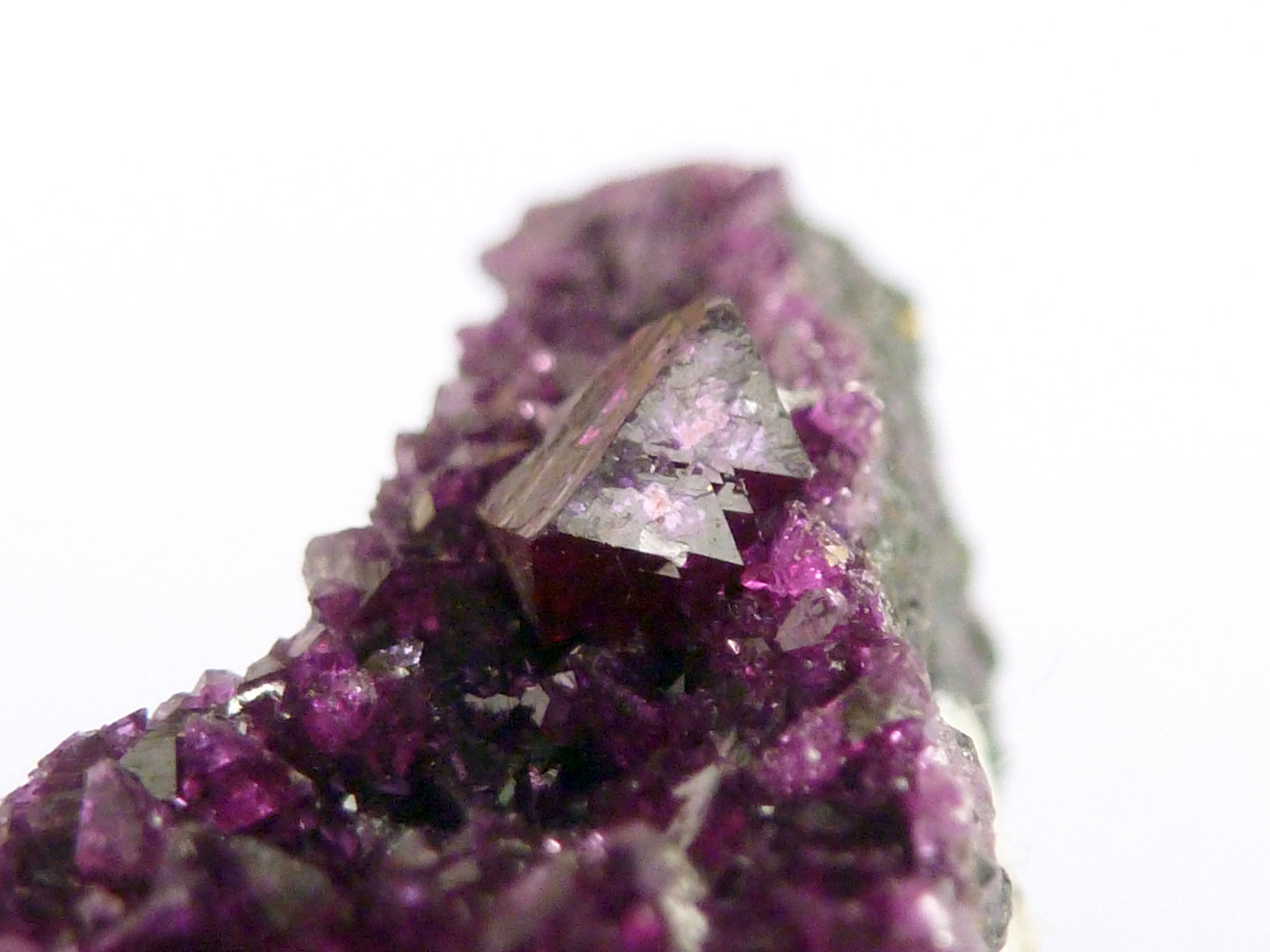 Clinocloro (variedad kämmererita)
Medidas pieza: 3,3x1,8x1,5 cm
(Autor: Sergio Pequeño)