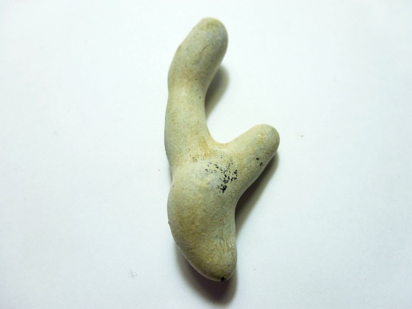 Ópalo (variedad menilito)
Medidas pieza: 4,6x2,2x1,1 cm
(Autor: Sergio Pequeño)