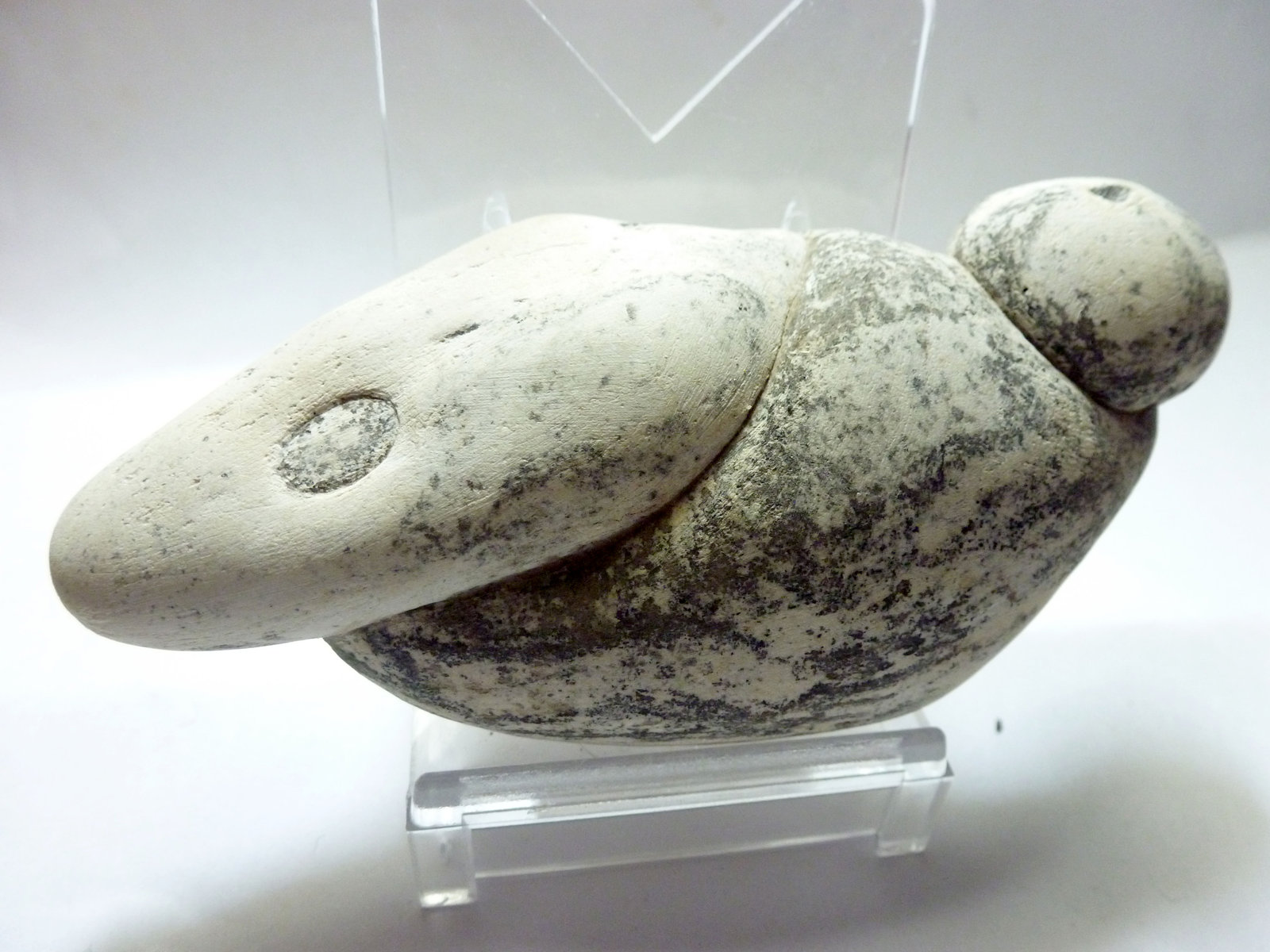 Ópalo (variedad menilito)
Medidas pieza: 8,8x4,3x2,6 cm
(Autor: Sergio Pequeño)