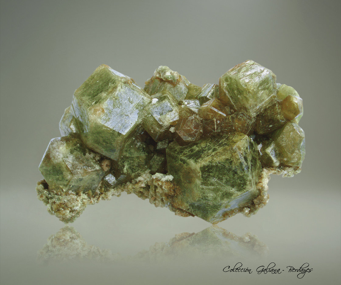 Andradita (variedad ugrandita)
92 x 54 x 46 mm.
(Autor: Rafael Galiana)