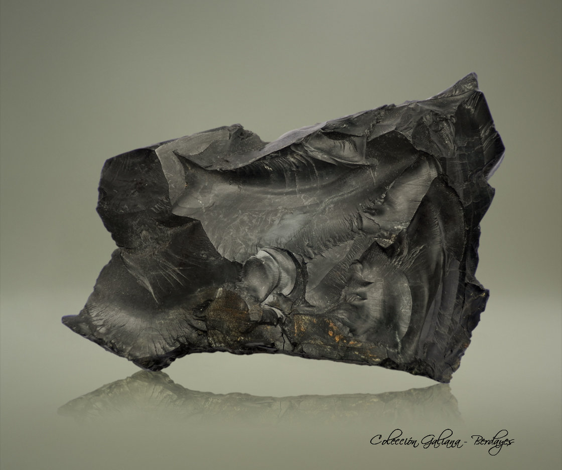 Azabache
101 x 73 x 35 mm
(Autor: Rafael Galiana)
