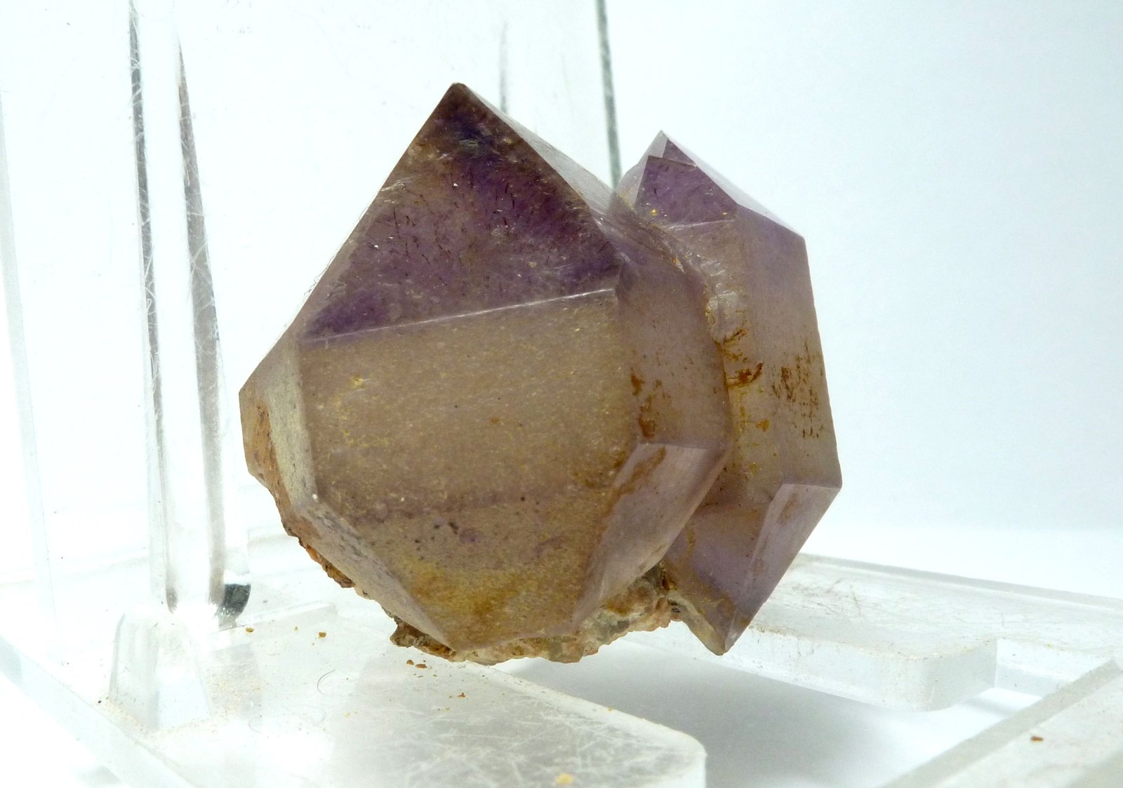 Cuarzo (variedad amatista)
Medida: 3x2,5x2,1 cm
(Autor: Sergio Pequeño)