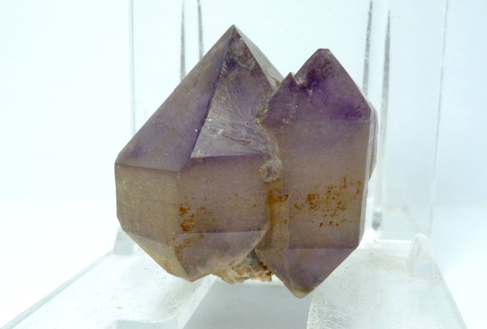 Cuarzo (variedad amatista)
Medida: 3x2,5x2,1 cm
(Autor: Sergio Pequeño)