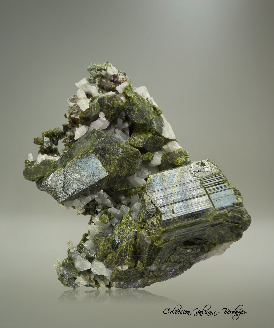 Epidota
68 x 57 x 38 mm.
(Autor: Rafael Galiana)