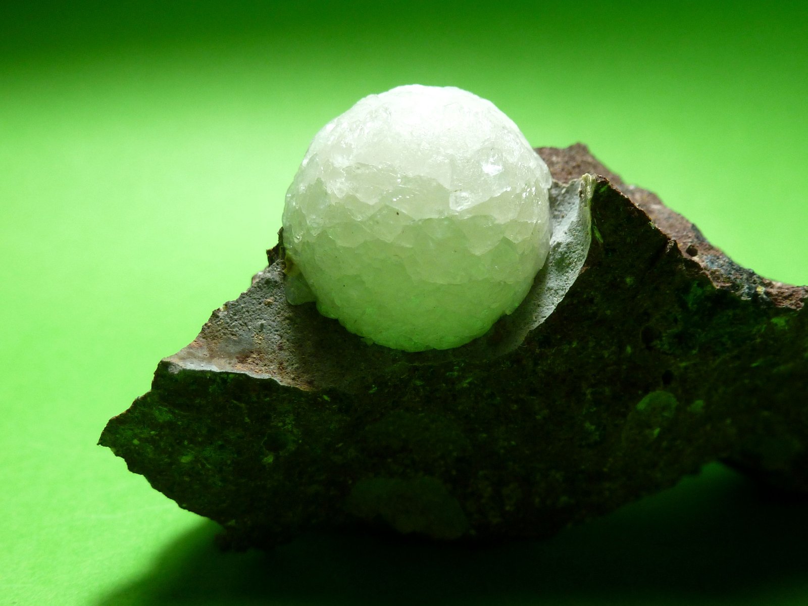 Calcita
Medida: 7,5 x 3,5 x 2,5 cm, Calcita: 1,5 cm
(Autor: Sergio Pequeño)