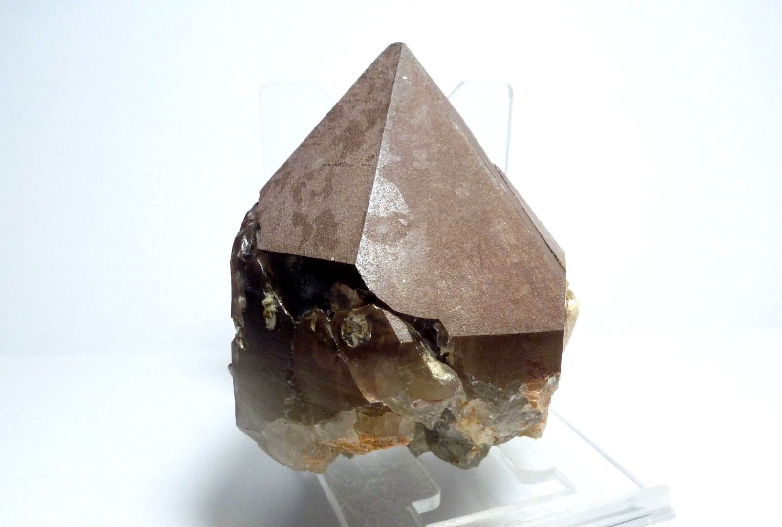 Cuarzo (variedad ahumado)
Medida: 6,3x4,5x4,5 cm
(Autor: Sergio Pequeño)