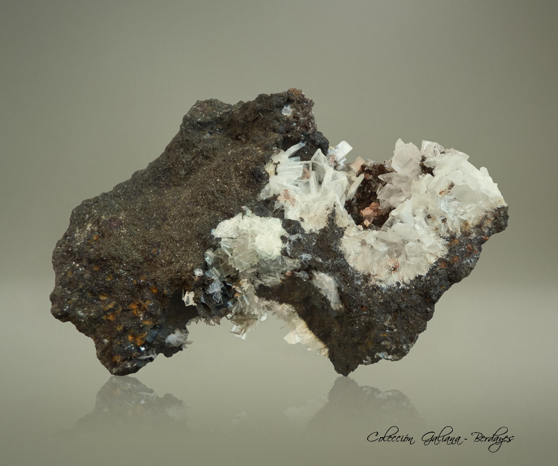 Fluorcalcioromeita
88 x 55 x 40 mm.
(Autor: Rafael Galiana)