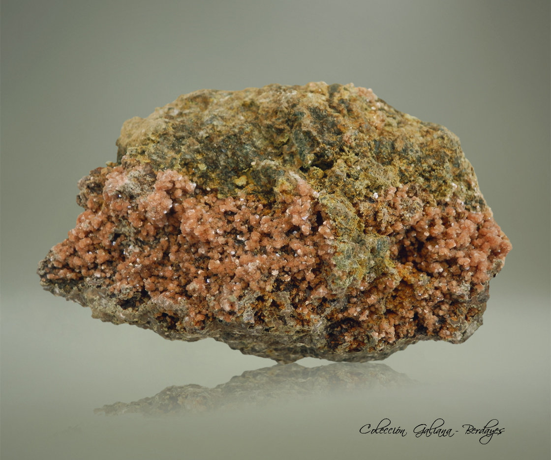 Clinoptilolita-Ca
83 x 57 x 57 mm.
(Autor: Rafael Galiana)